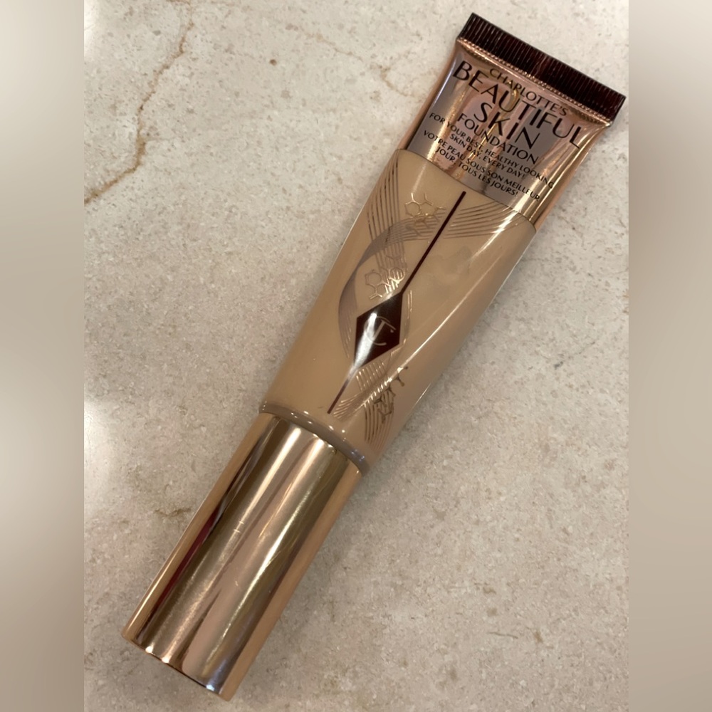 CHARLOTTE TILBURY Beautiful Skin Foundation #4 Neutral